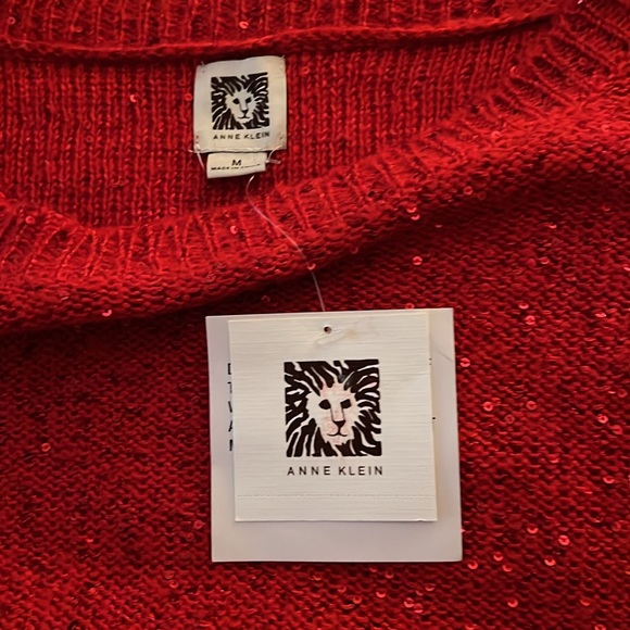 RED SWEATER - Picture 5 of 7